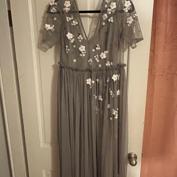 ASOS DESIGN midi dress with 3D embellished flowers and mesh skirt w/ slip - Picture 8 of 10